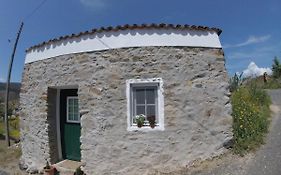 Palheiros Da Ribeira